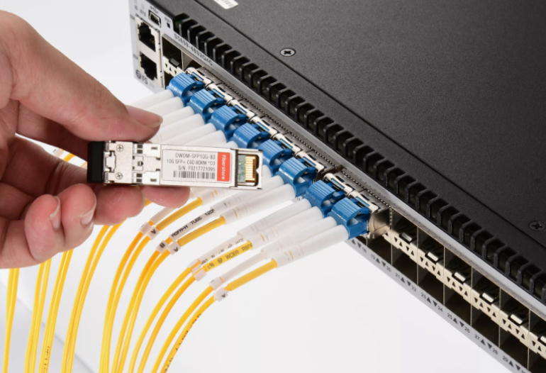 Soluções de equipamentos de cabo de sinal de alta velocidade QSFP Soluções de equipamentos de cabo de sinal de alta velocidade QSFP