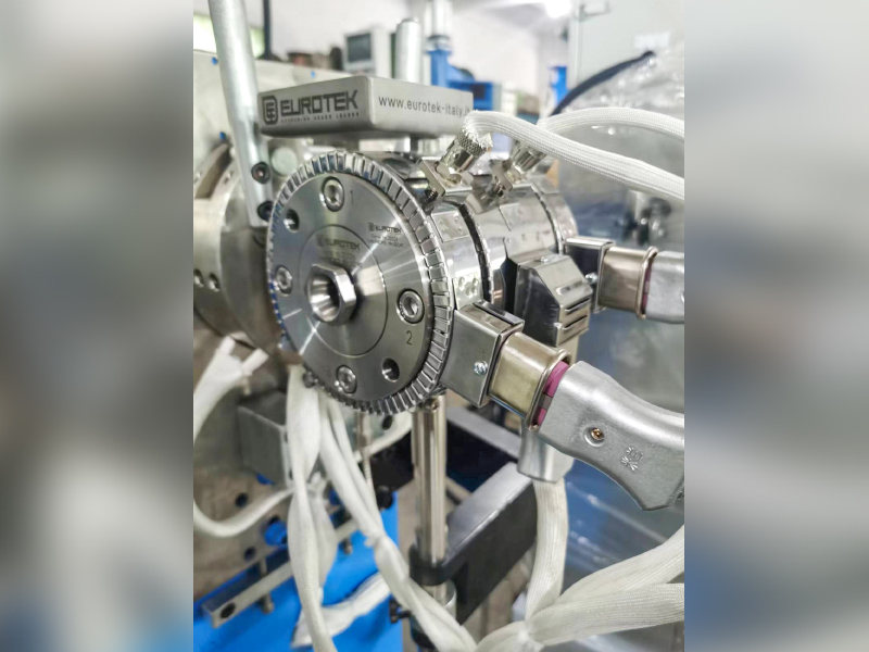 Cabeça cruzada de extrusão: tipos, design, fluxo de material e impacto na qualidade do cabo